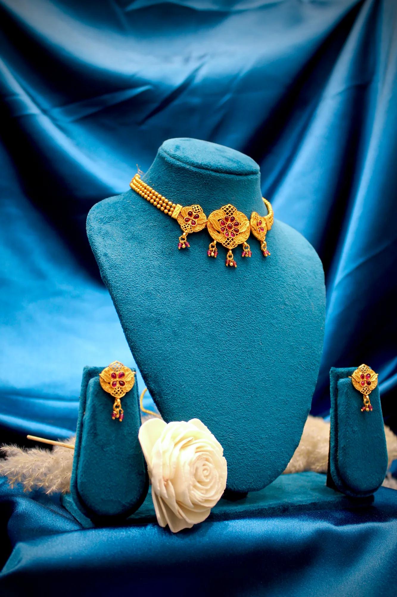 Traditional Floral Gold-Tone Choker Necklace Set with Earrings