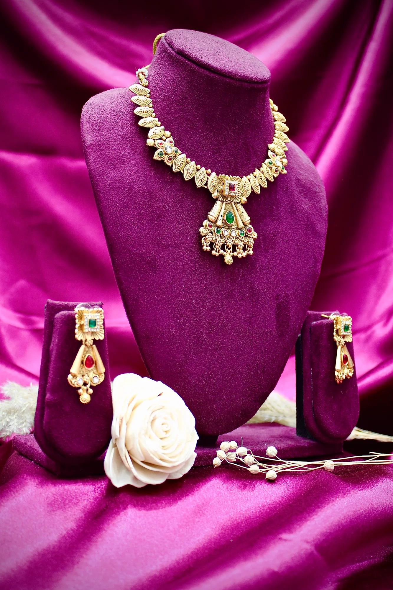 Antique Temple Pendant Choker Necklace with Multicolor Stones