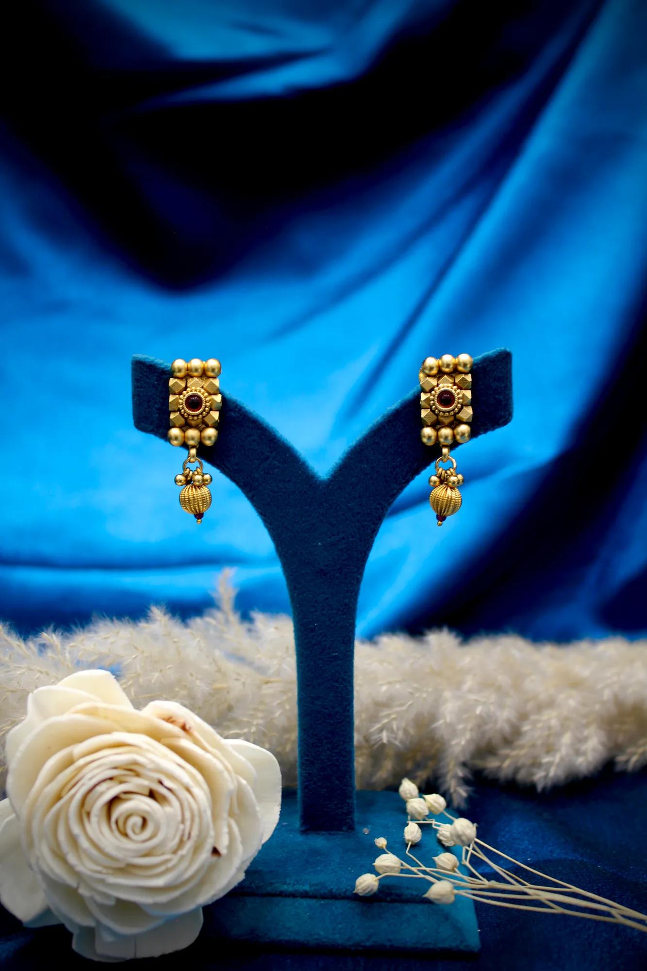 Traditional Gold-Tone Beaded Choker Set with Maang Tikka