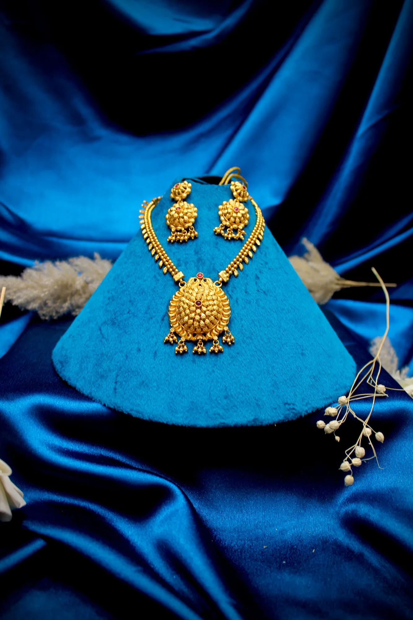 Royal Antique Temple Pendant Necklace Set