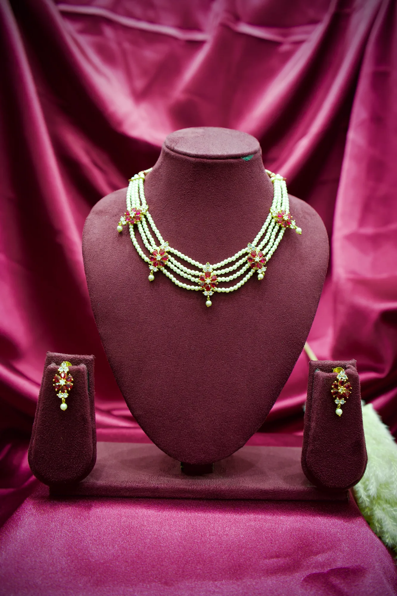Floral Pearl Layered Choker Necklace Set