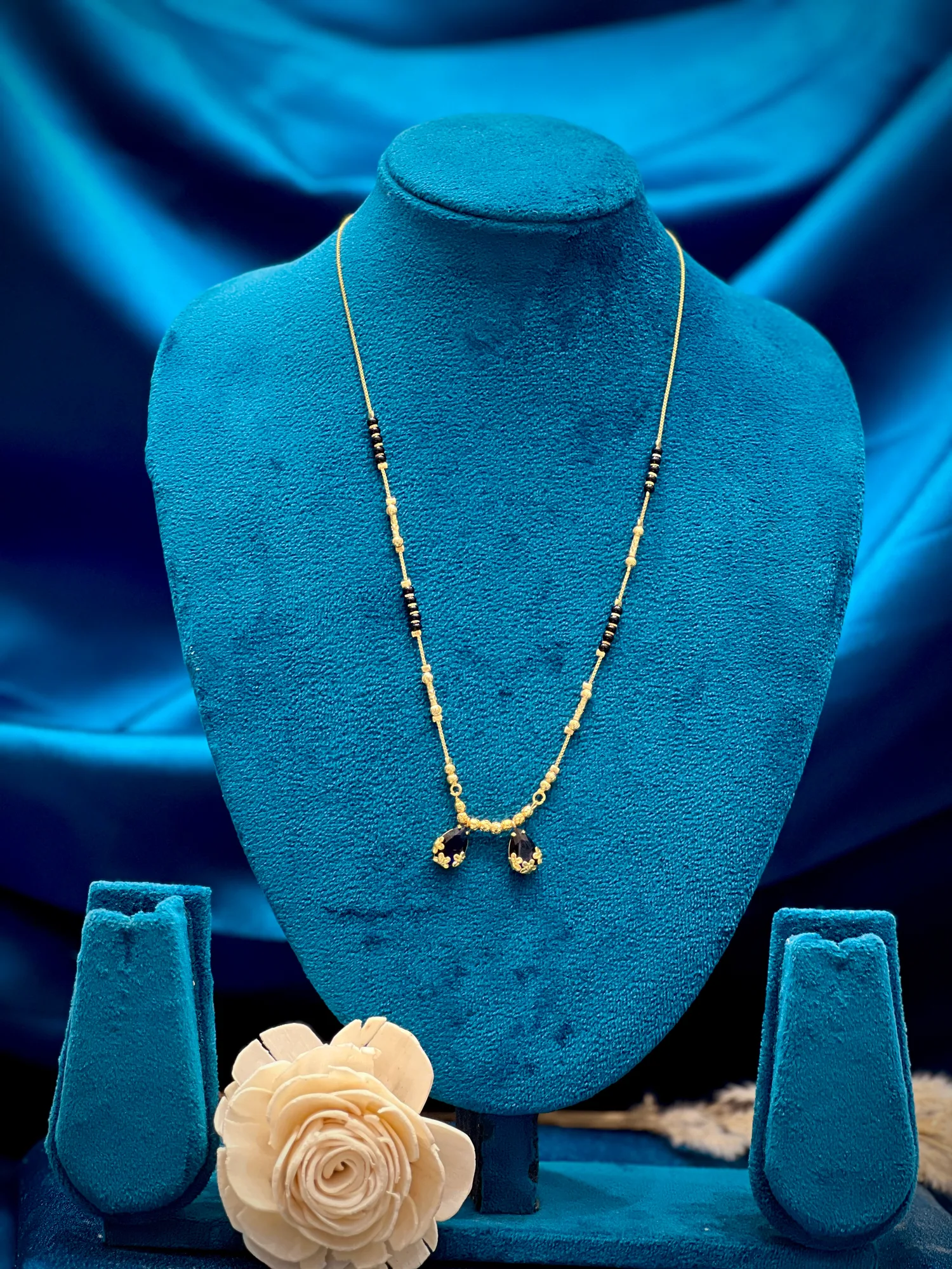 Short multicolour gold plated wati mangalsutra