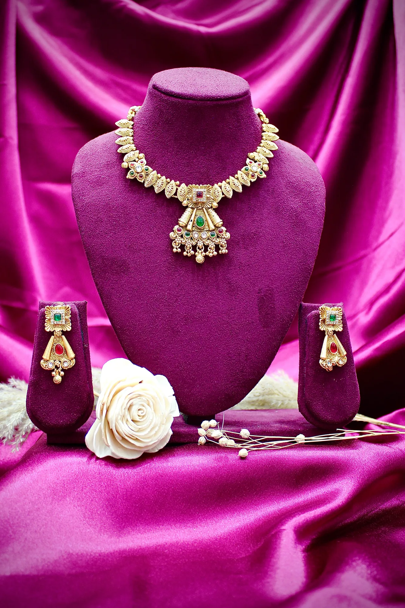 Antique Temple Pendant Choker Necklace with Multicolor Stones