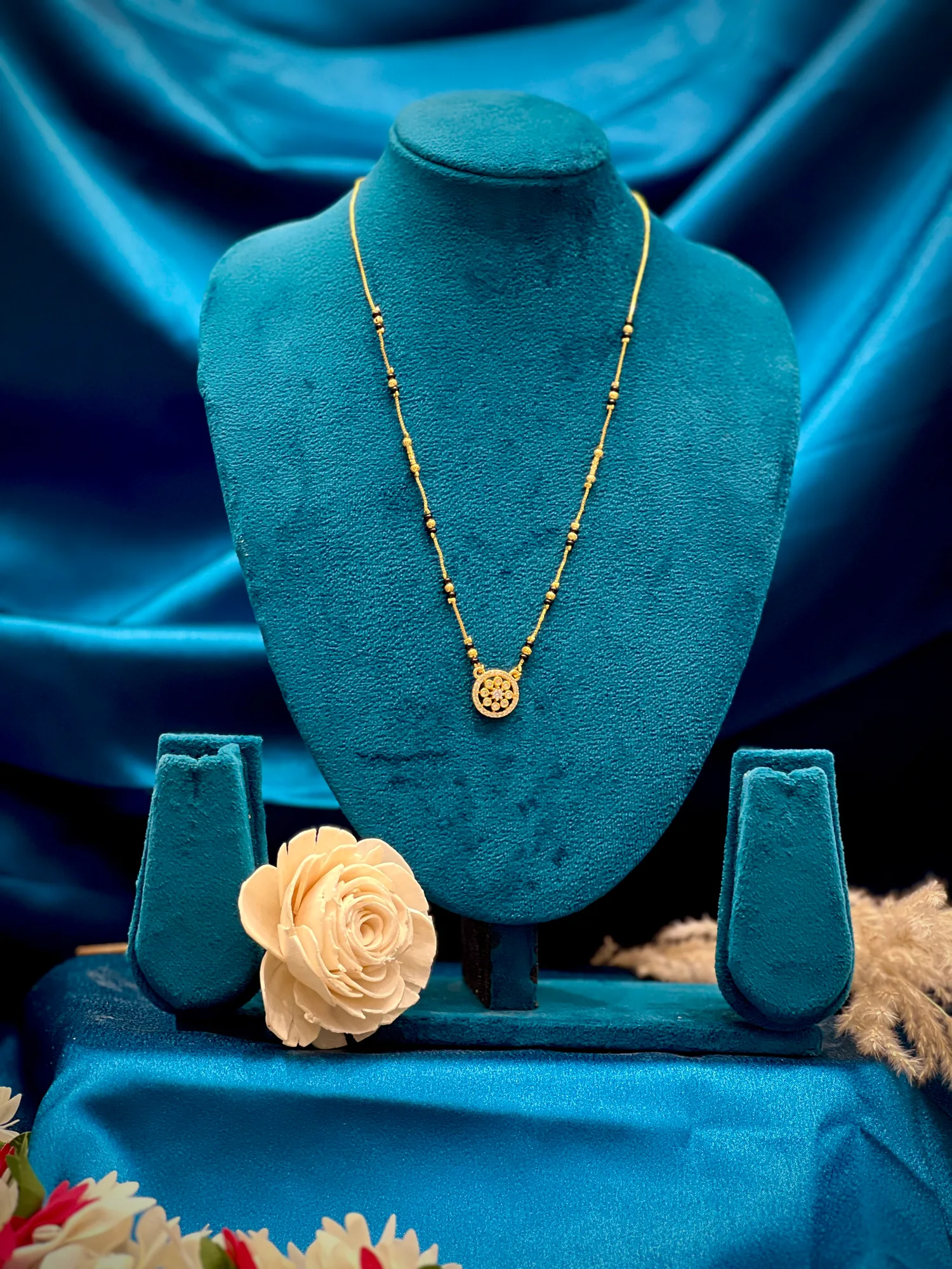Short round white stone pendent mangalsutra