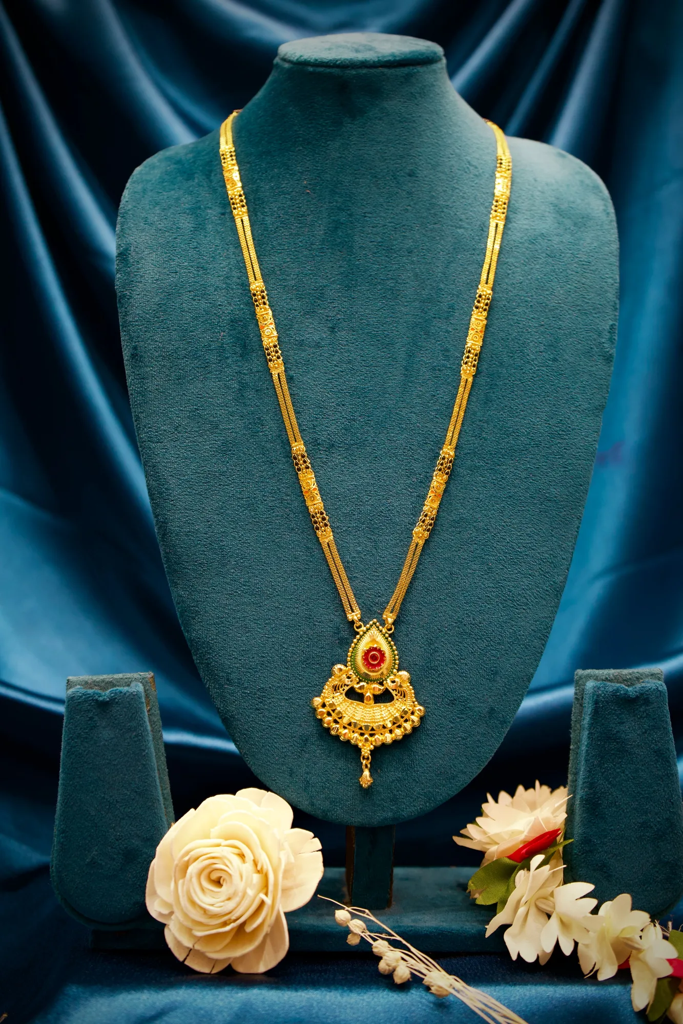 Royal Teardrop Pendant Gold-Tone Mangalsutra